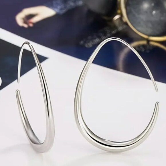 Silver plated oval teardrop hoops - NEW - Picture 1 of 1